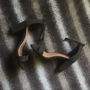 💚OLIVE HEELS 👠